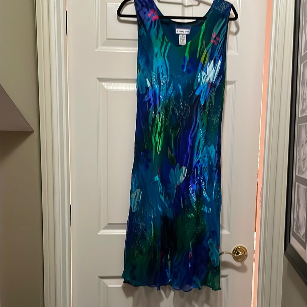 Elegant Blue and Green Sleeveless Dress